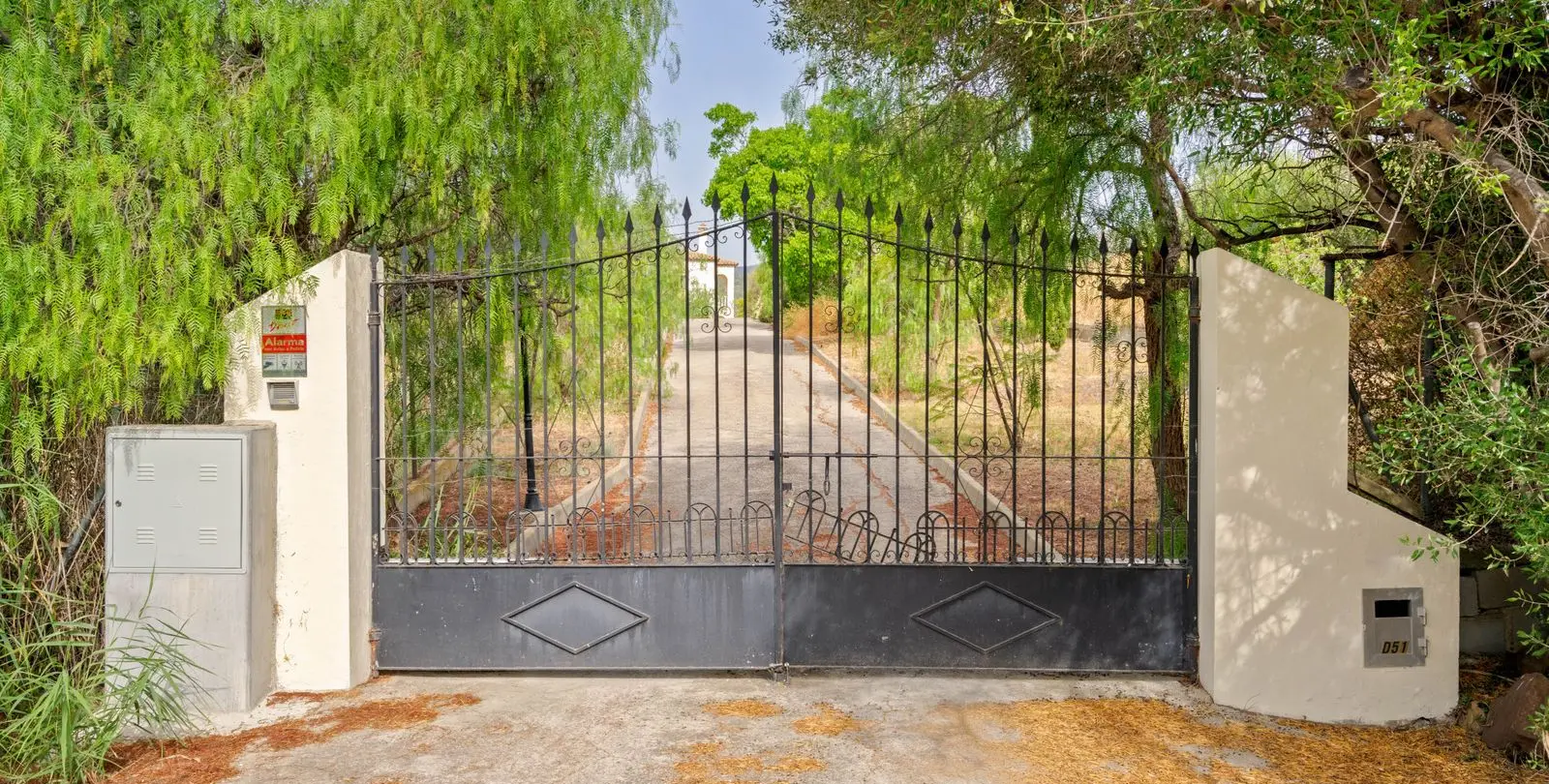 Sale of detached villa in Estepona 12