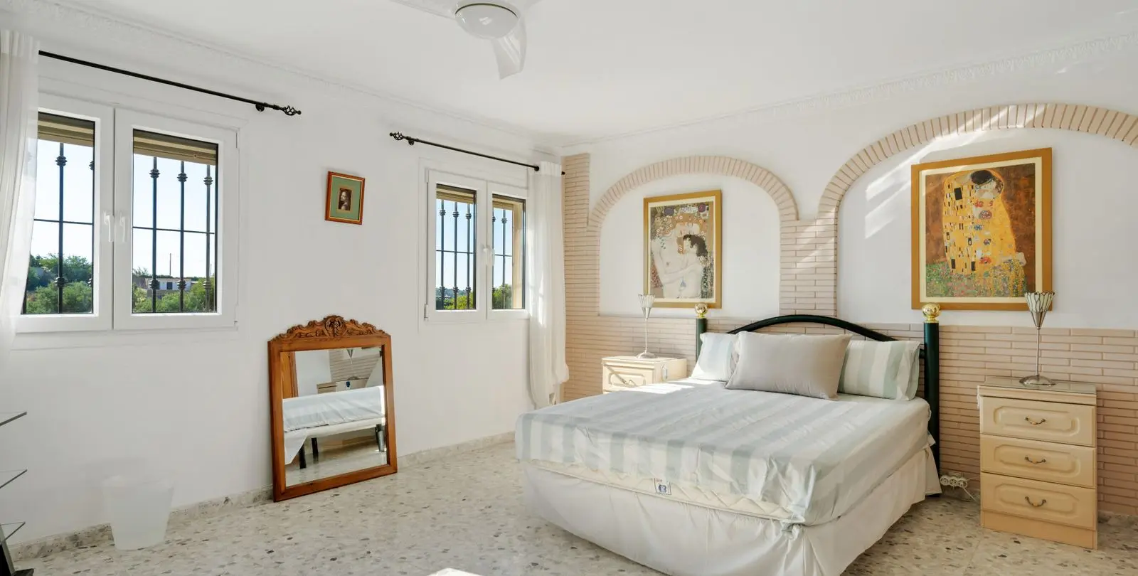 Sale of detached villa in Estepona 17