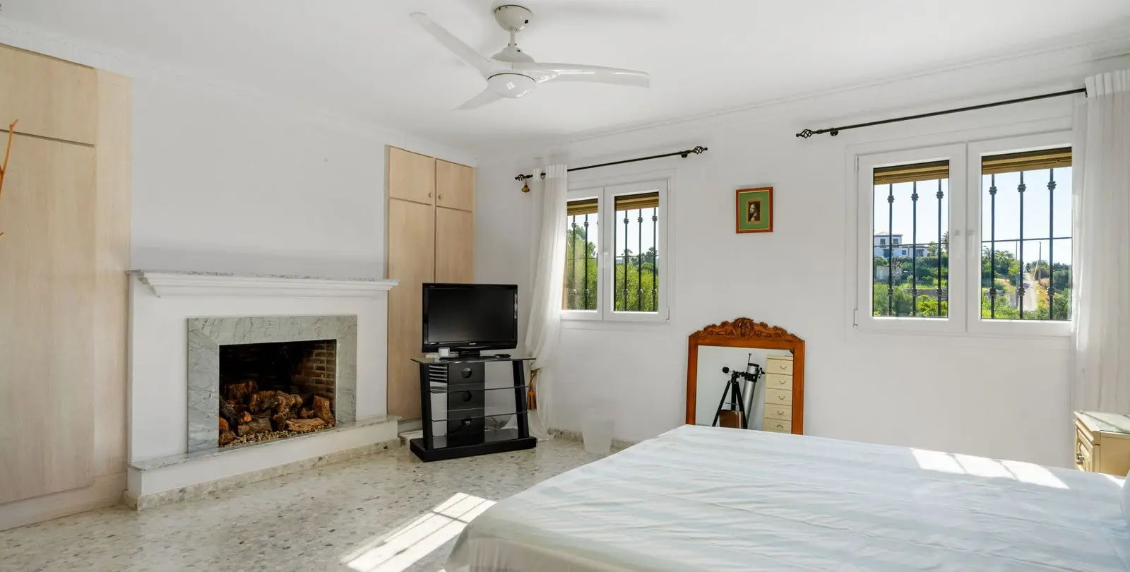 Sale of detached villa in Estepona 25