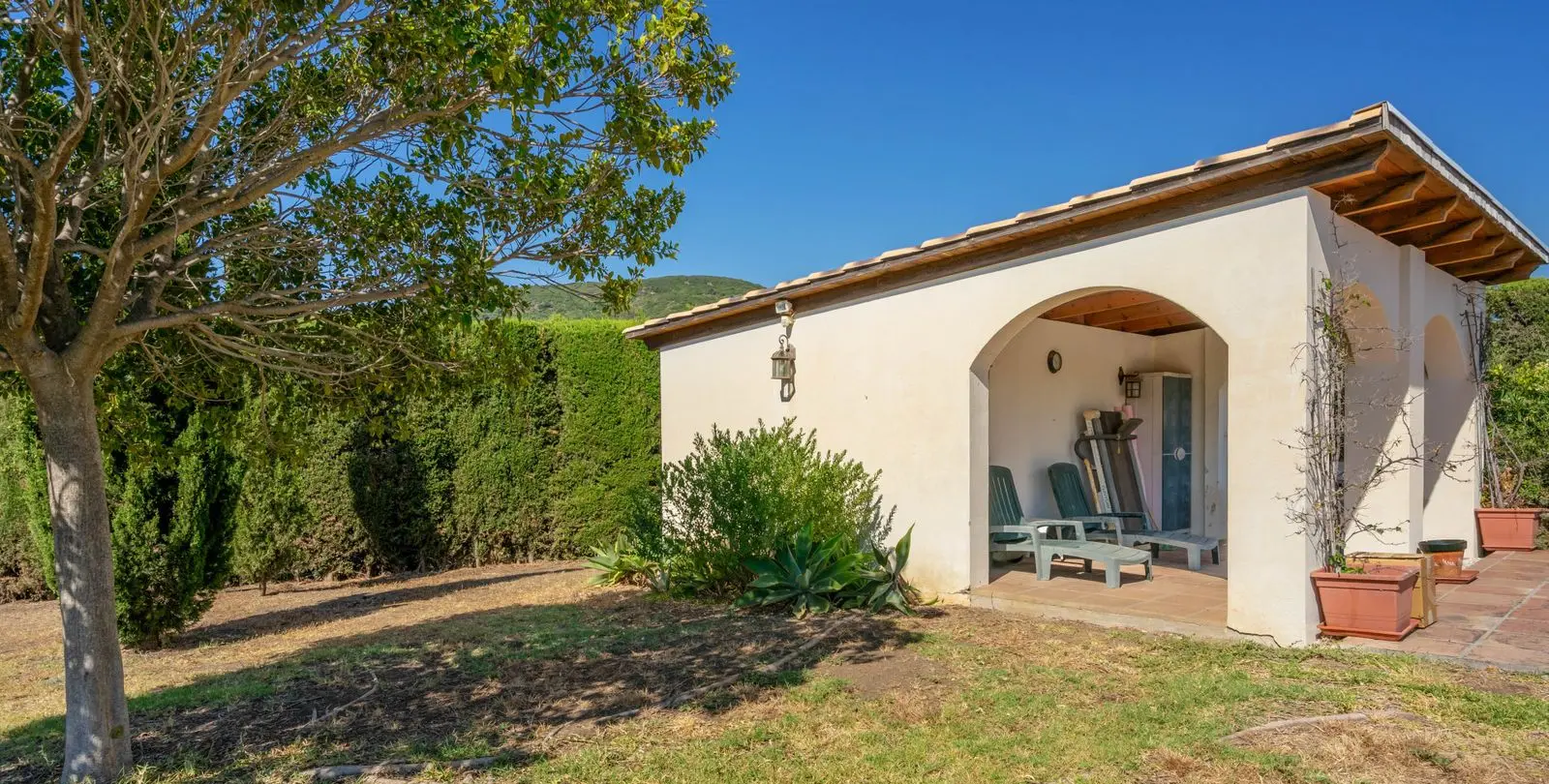 Sale of detached villa in Estepona 28