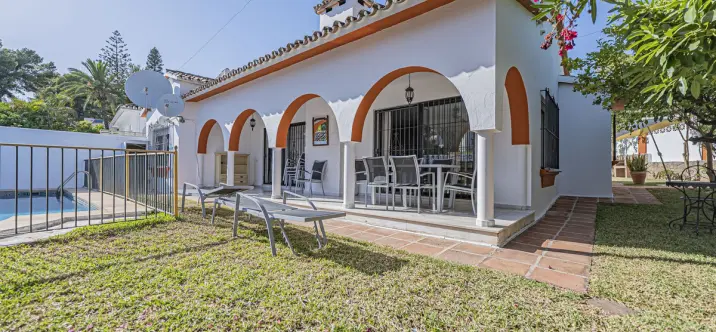 Venta de villa independiente en Nueva Andalucía 1