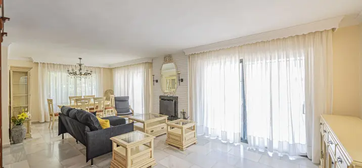 Venta de villa independiente en Nueva Andalucía 2