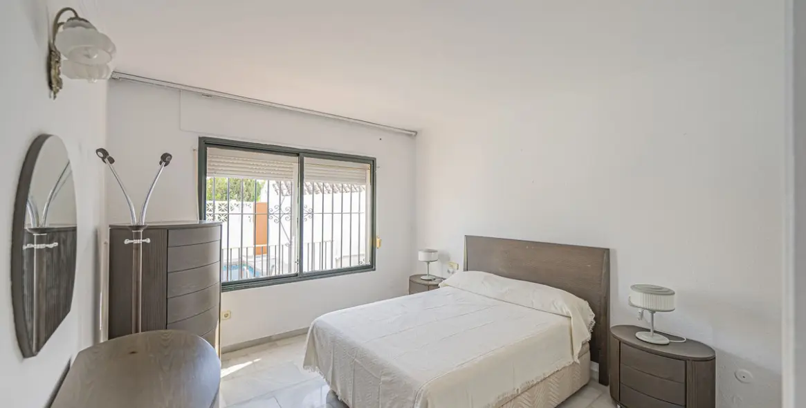 Venta de villa independiente en Nueva Andalucía 4