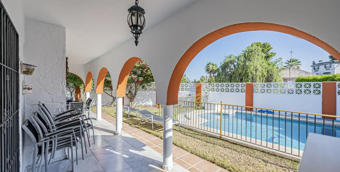 Venta de villa independiente en Nueva Andalucía 5
