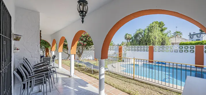 Venta de villa independiente en Nueva Andalucía 4