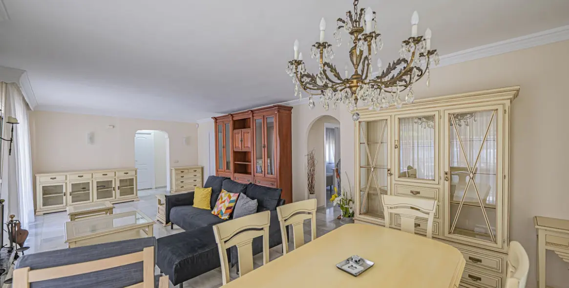 Venta de villa independiente en Nueva Andalucía 6
