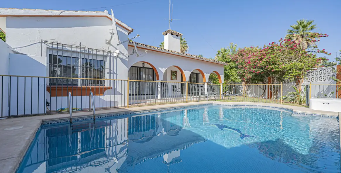 Venta de villa independiente en Nueva Andalucía 8