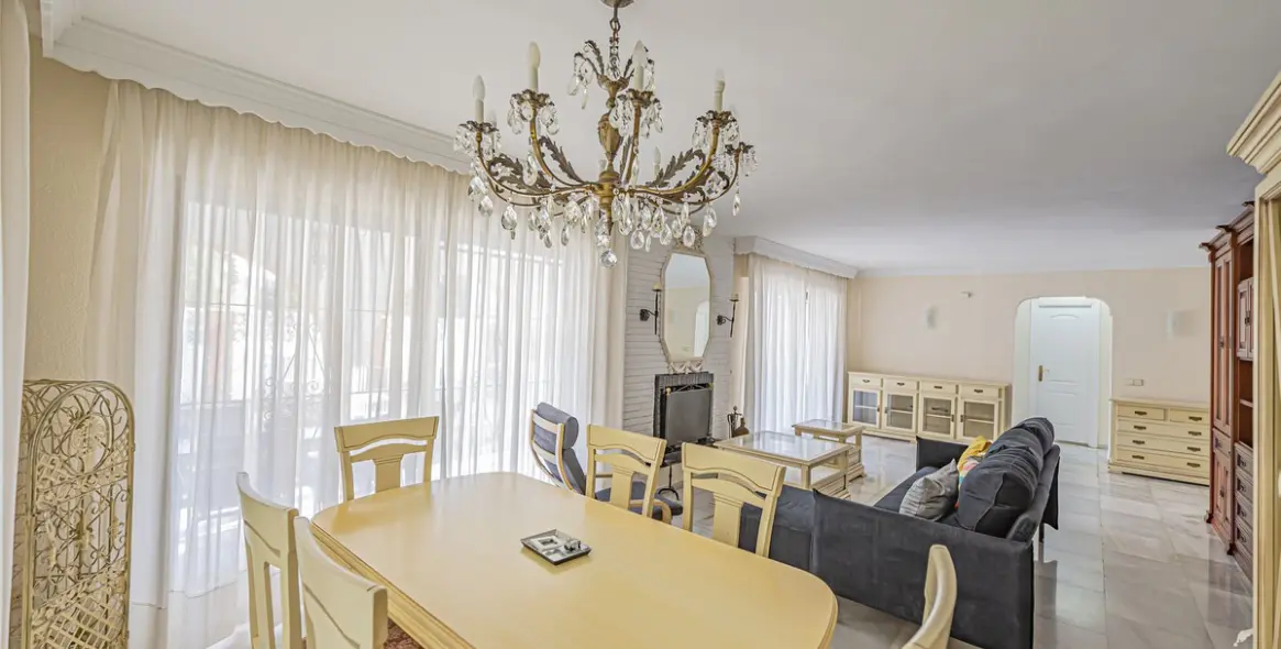 Venta de villa independiente en Nueva Andalucía 9