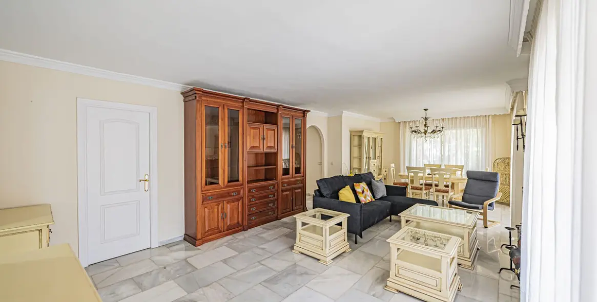 Venta de villa independiente en Nueva Andalucía 12