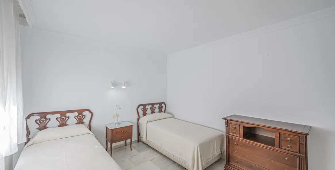Venta de villa independiente en Nueva Andalucía 15