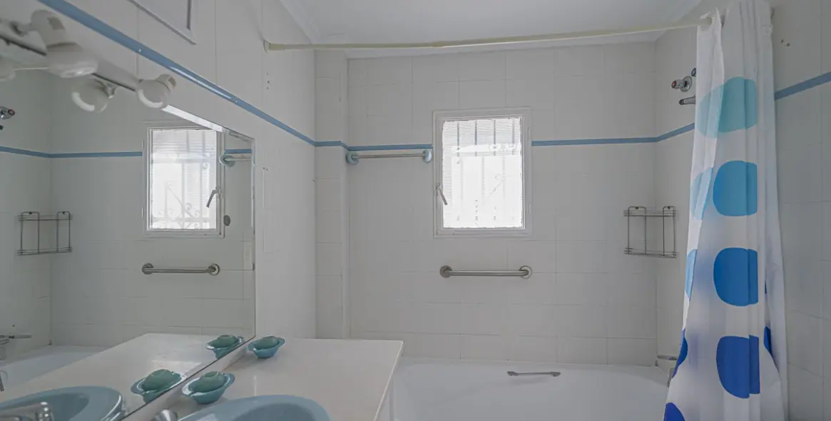 Venta de villa independiente en Nueva Andalucía 19