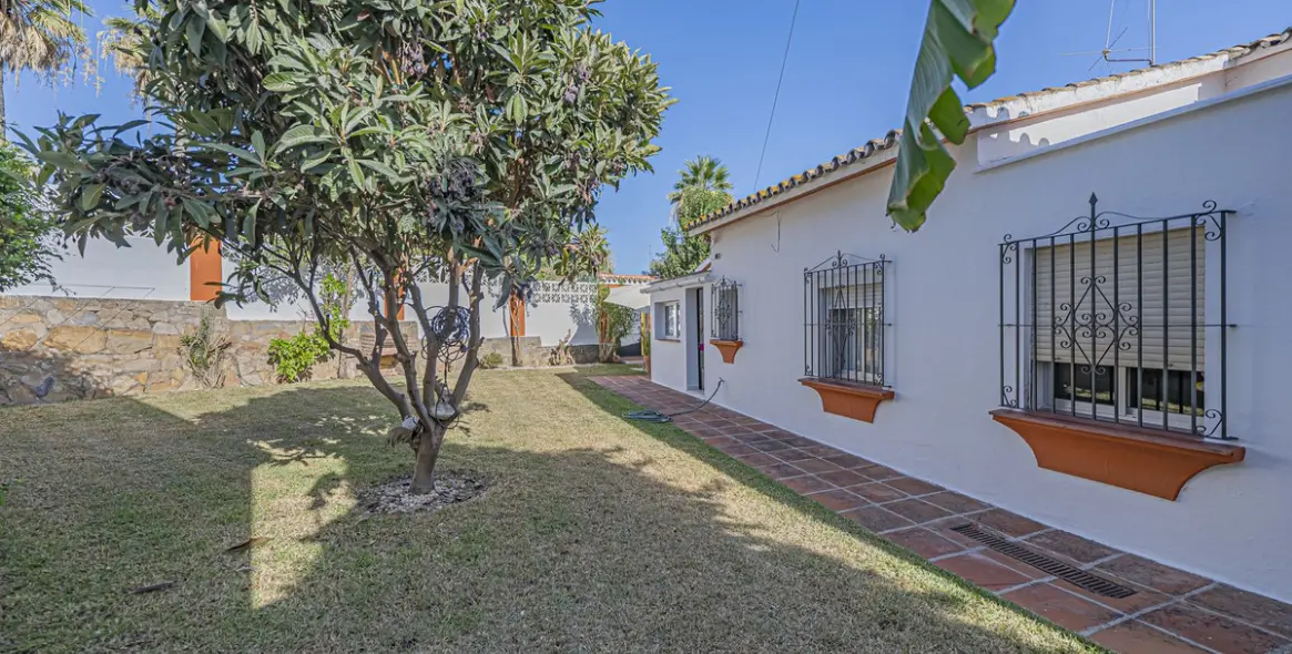 Venta de villa independiente en Nueva Andalucía 20