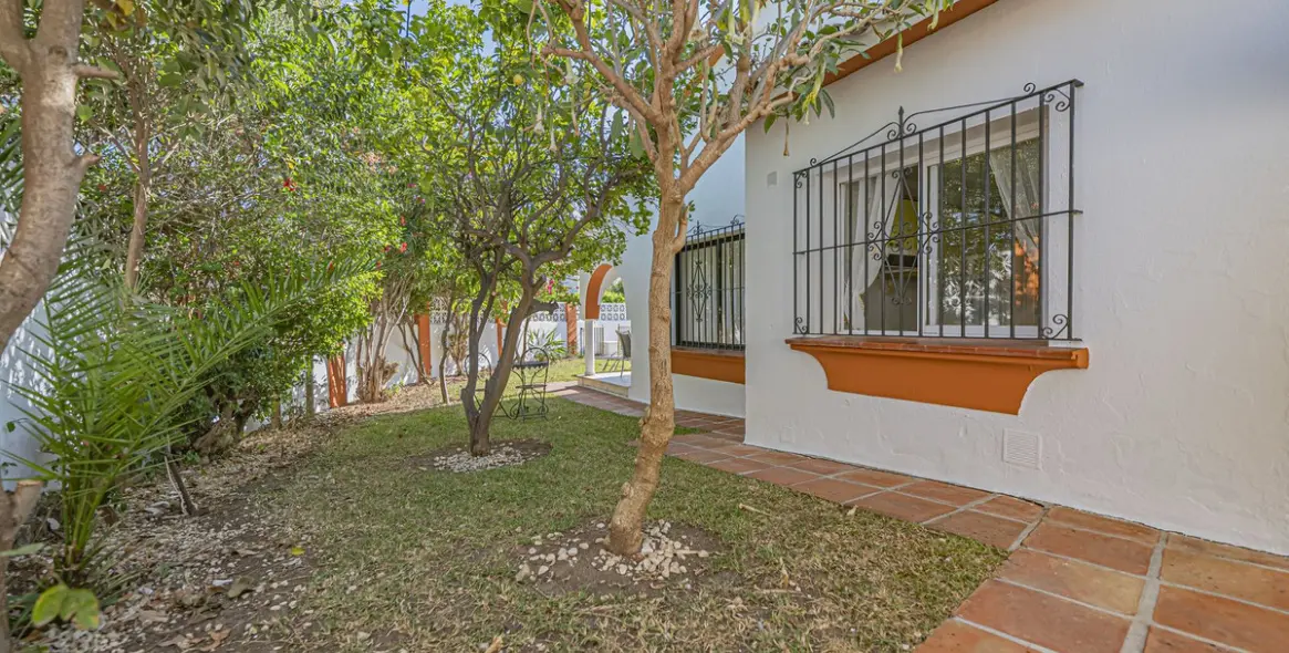 Venta de villa independiente en Nueva Andalucía 23