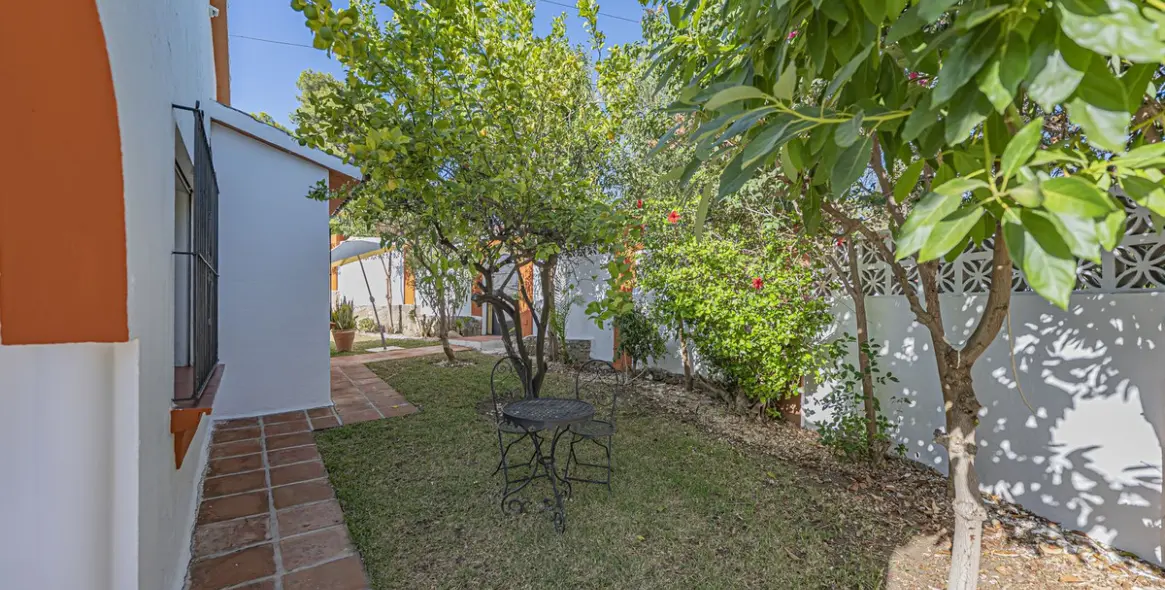 Venta de villa independiente en Nueva Andalucía 26