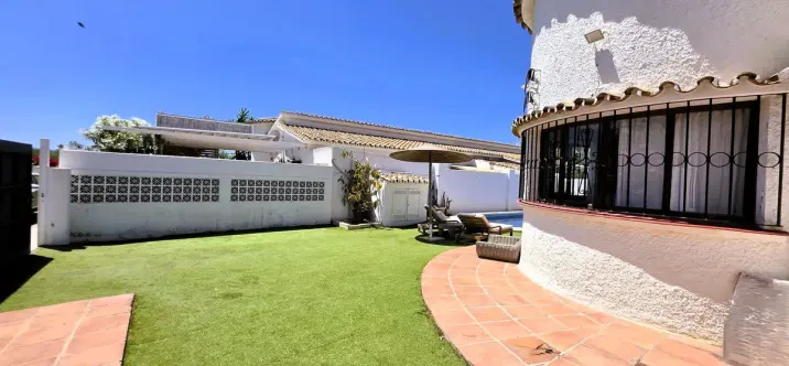 Venta de villa independiente en Estepona 2