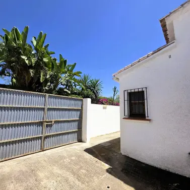 Sale of detached villa in Estepona