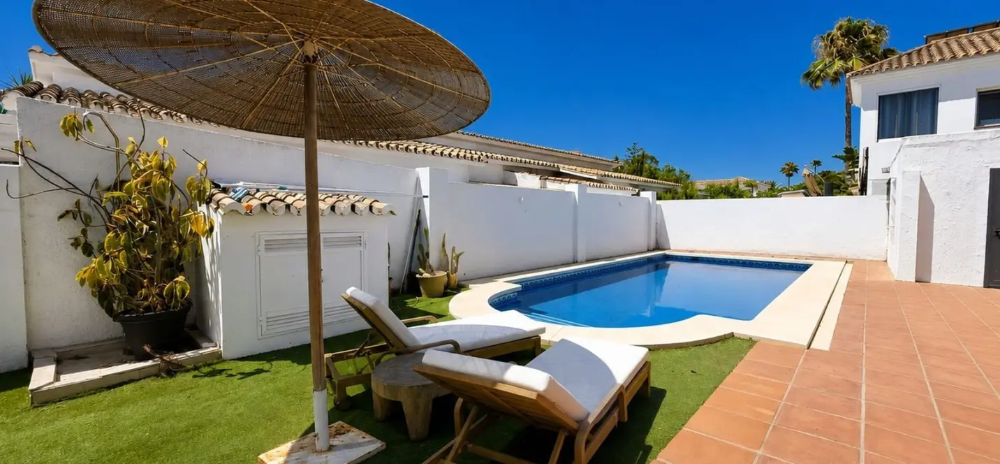 Sale of detached villa in Estepona 0