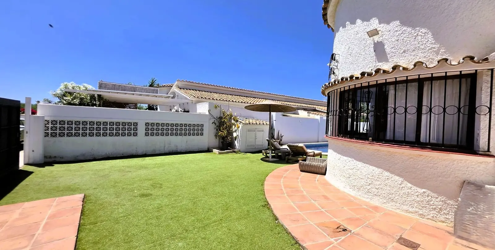 Sale of detached villa in Estepona 3