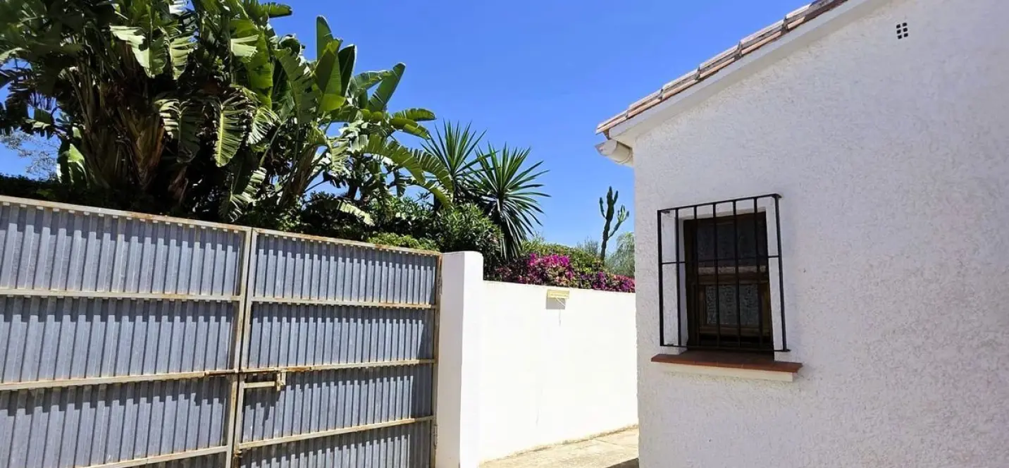 Sale of detached villa in Estepona 3