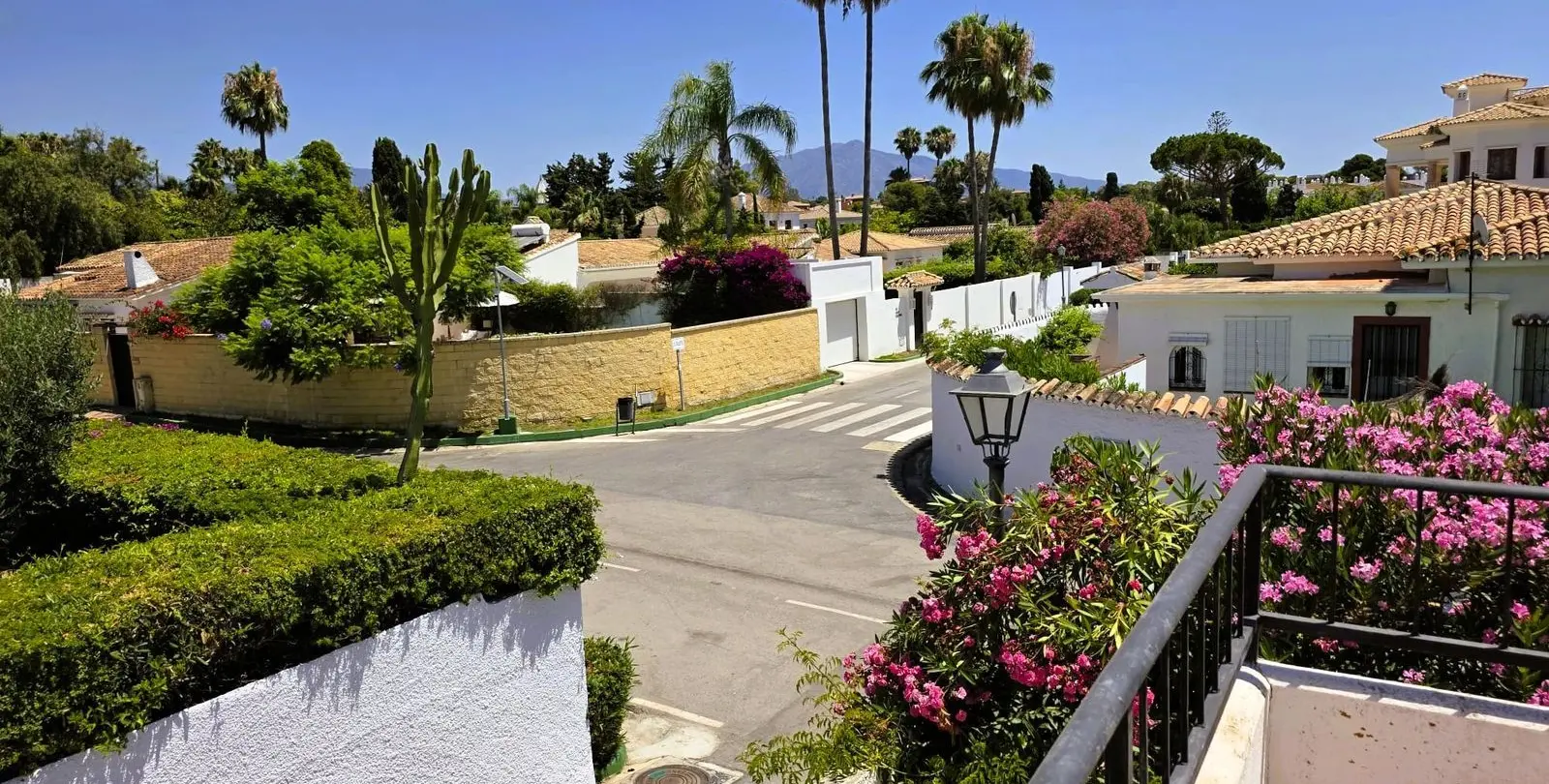 Sale of detached villa in Estepona 5