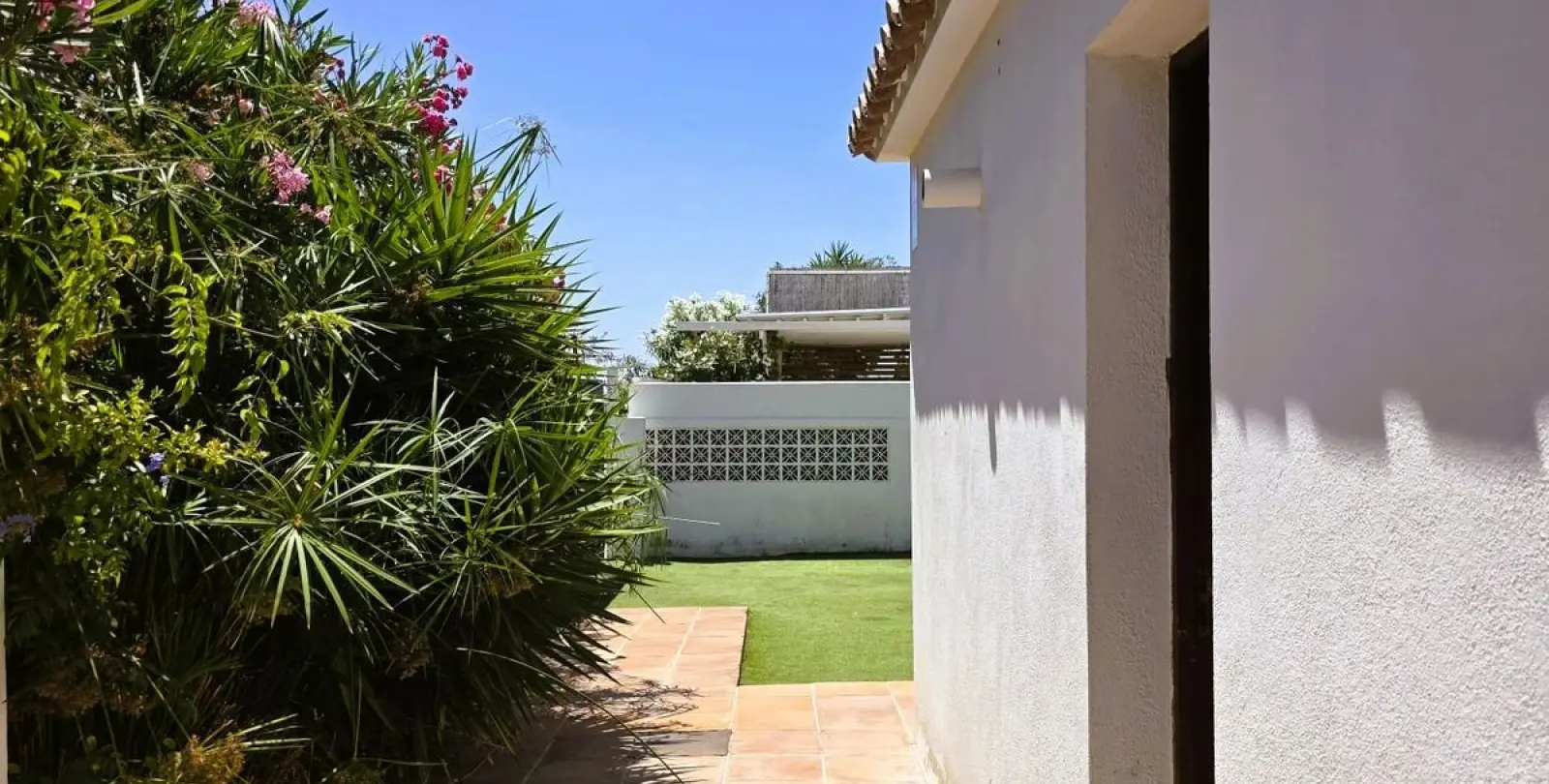 Sale of detached villa in Estepona 20