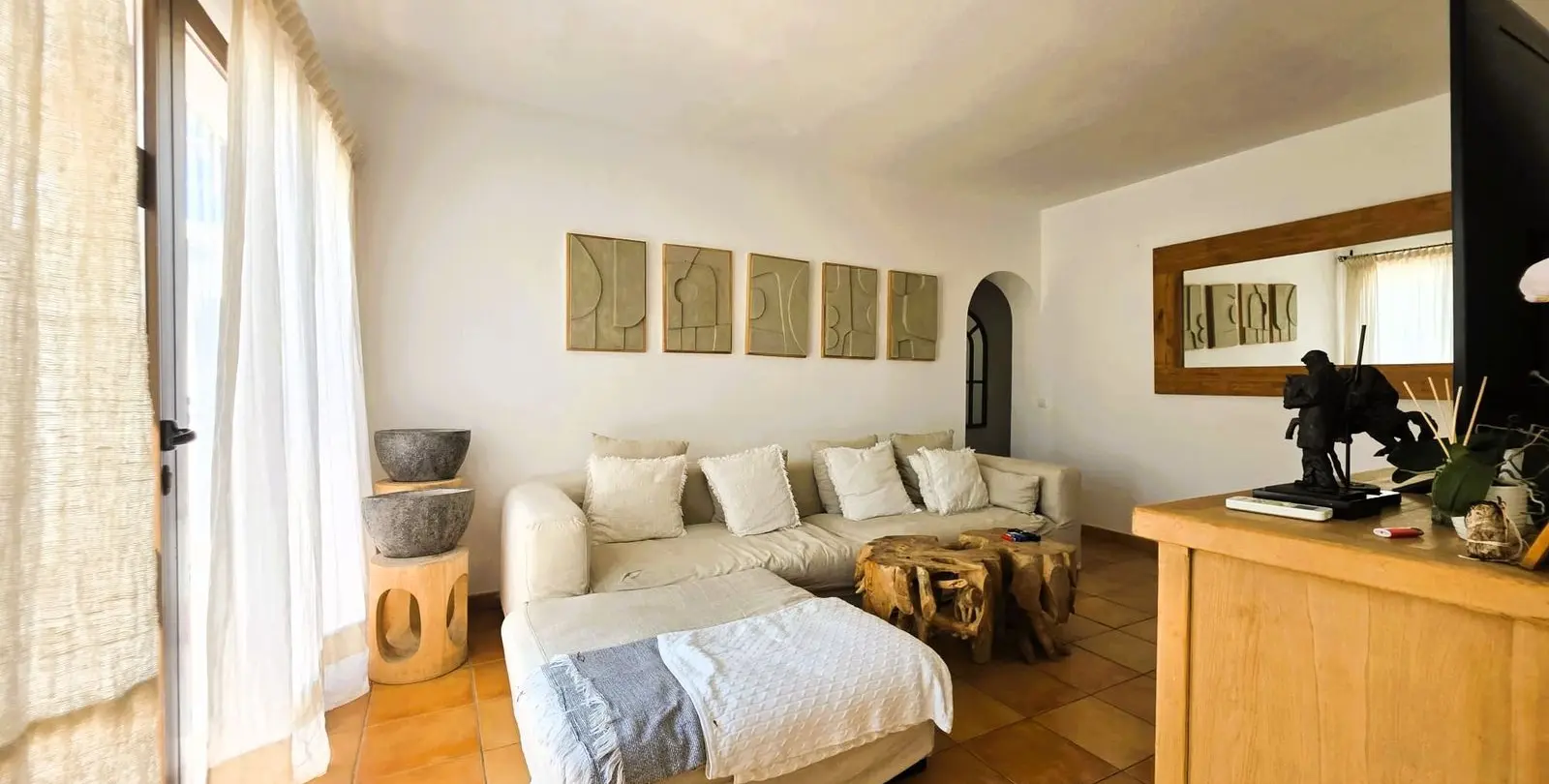 Sale of detached villa in Estepona 24