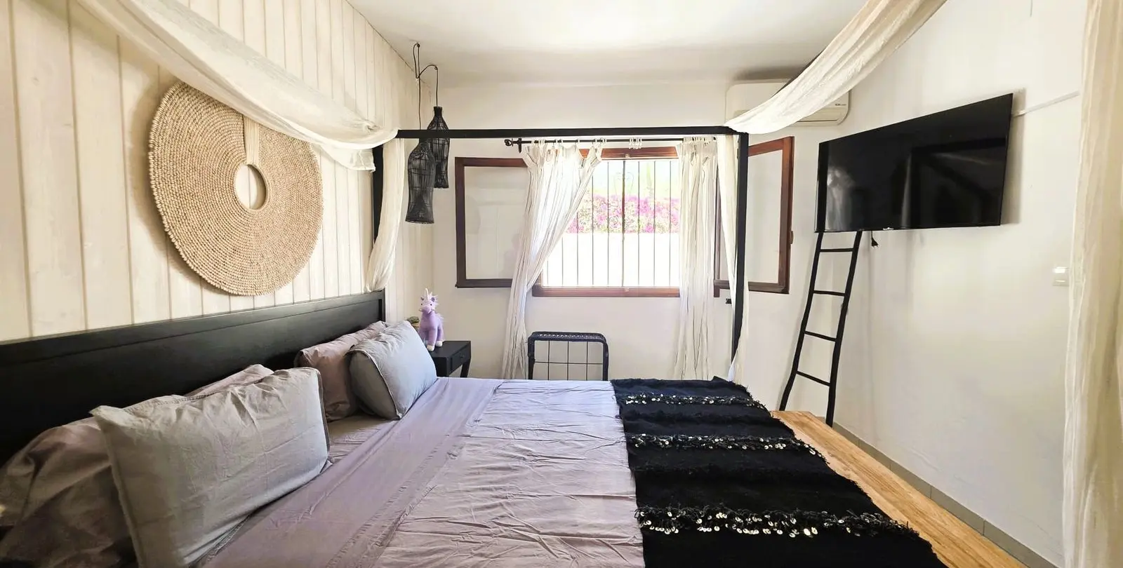 Sale of detached villa in Estepona 27