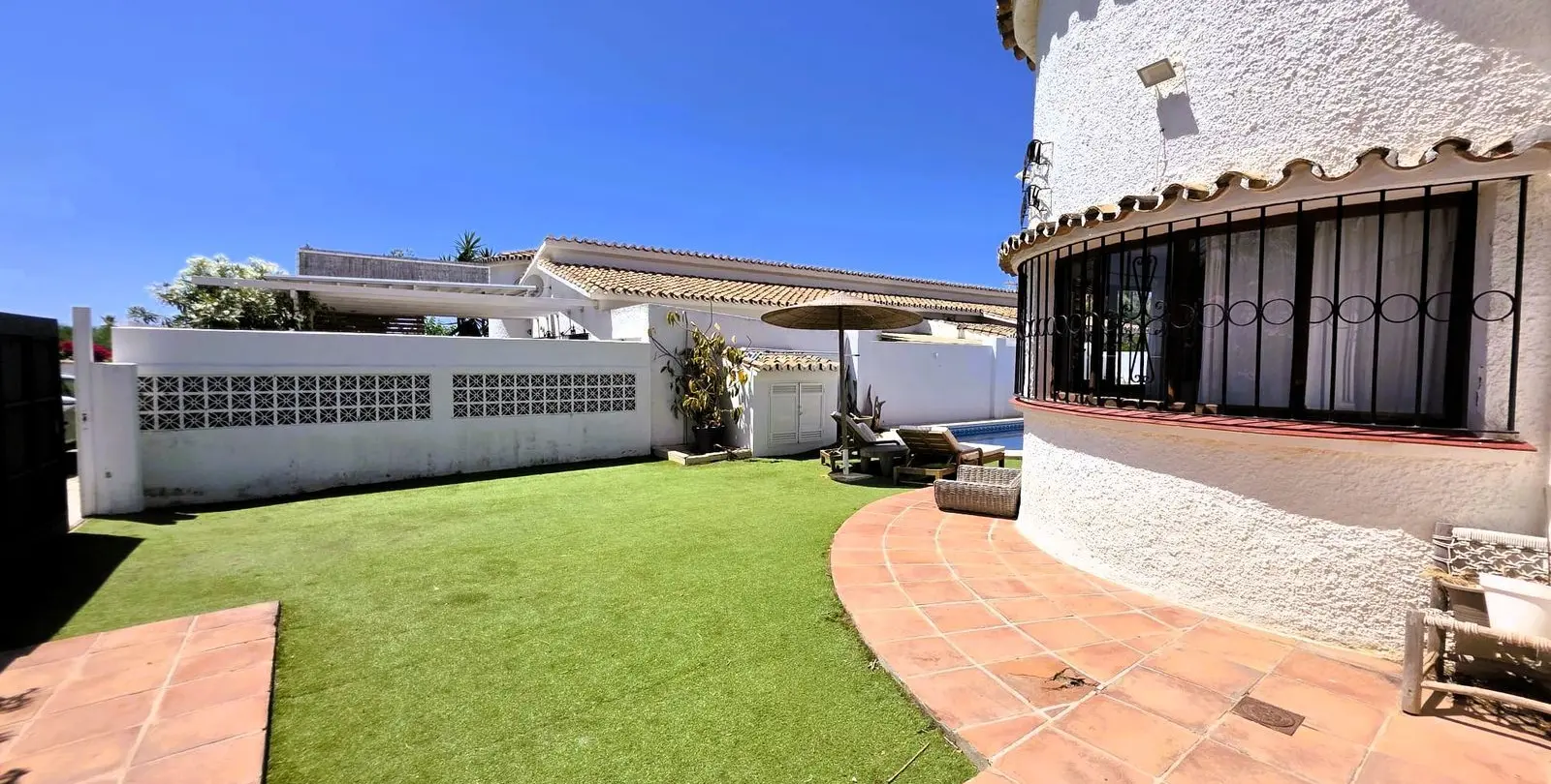 Sale of detached villa in Estepona 28