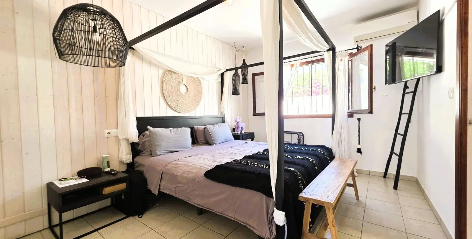 Sale of detached villa in Estepona 34
