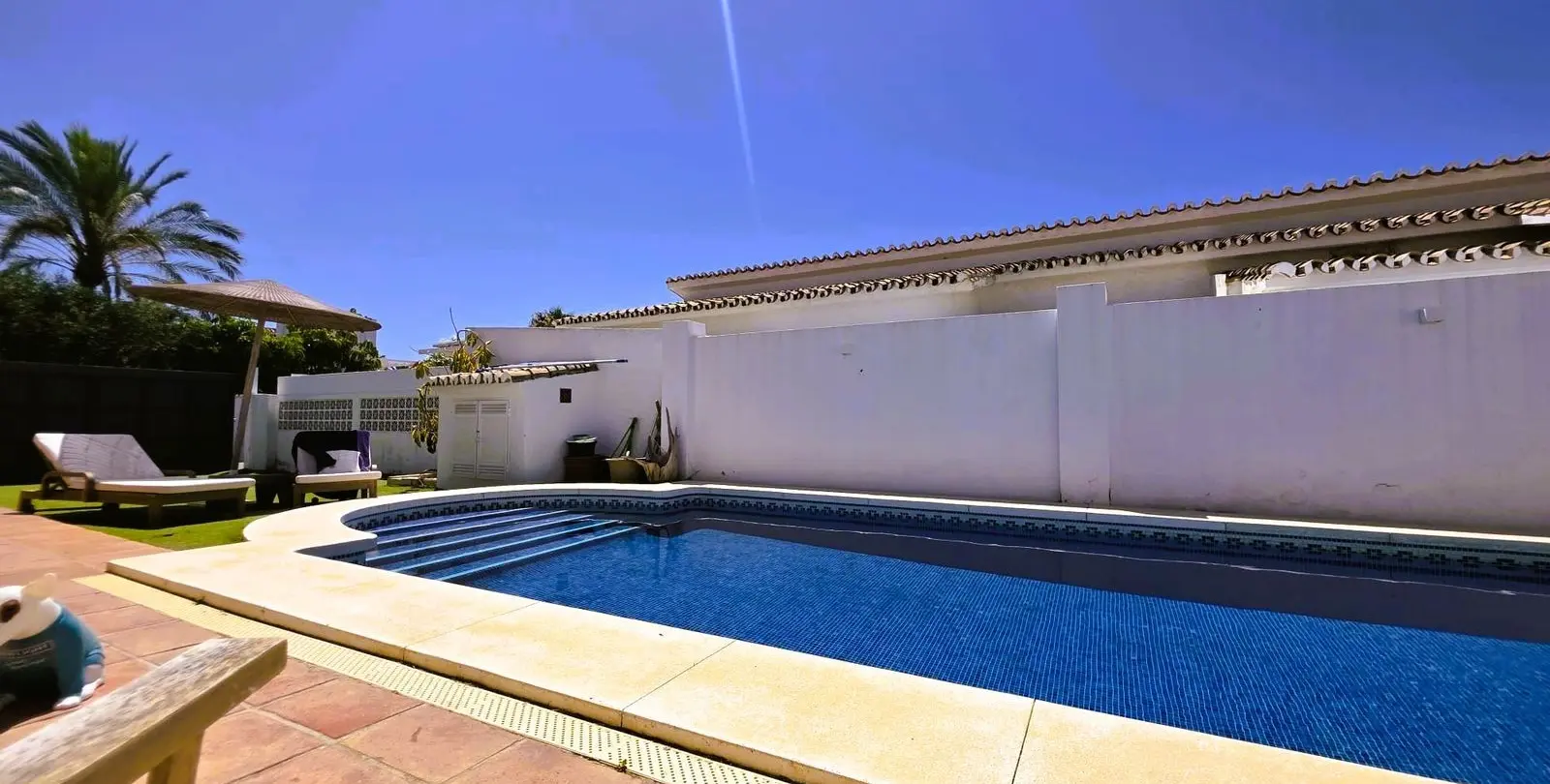 Sale of detached villa in Estepona 37