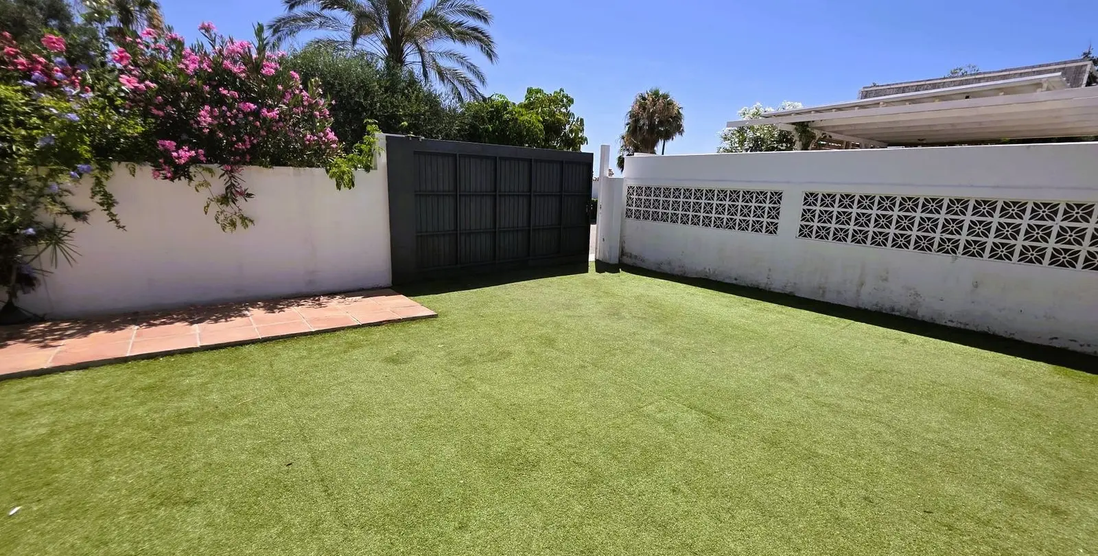 Sale of detached villa in Estepona 39
