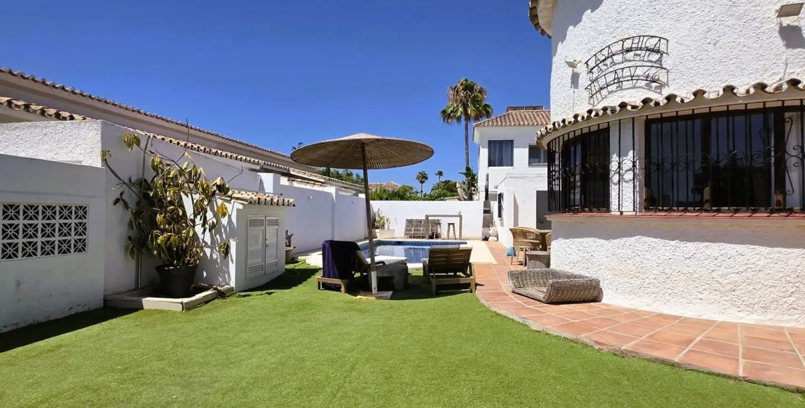 Sale of detached villa in Estepona 40