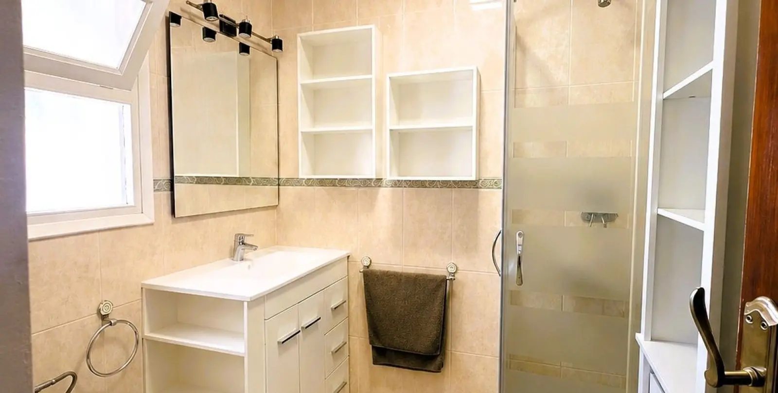 Sale of detached villa in Estepona 43