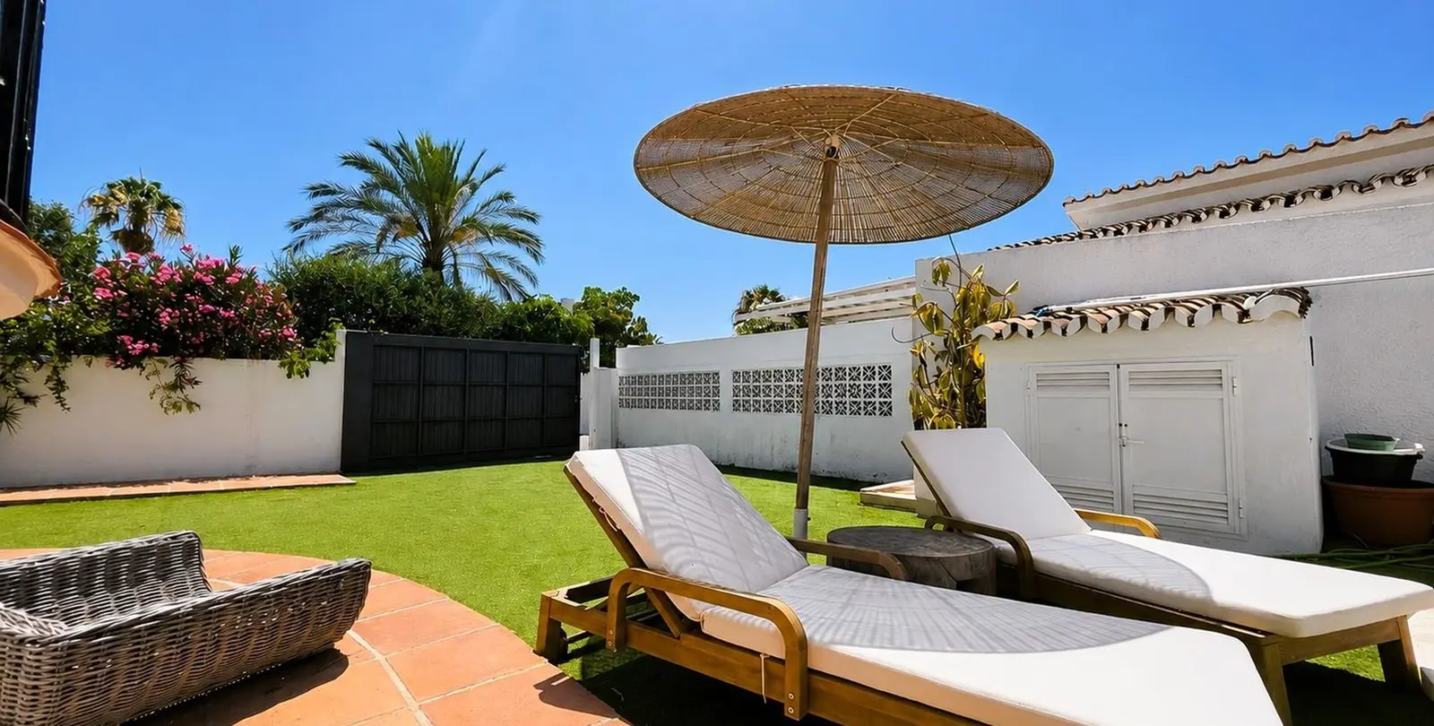 Venta de villa independiente en Estepona 46