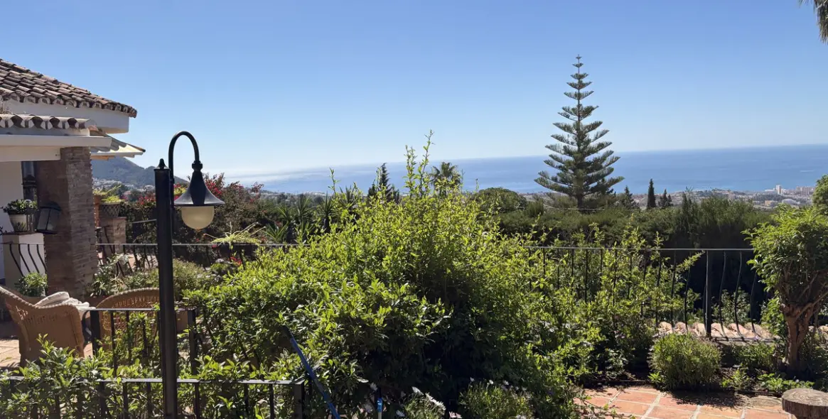 Sale of detached villa in Mijas 1
