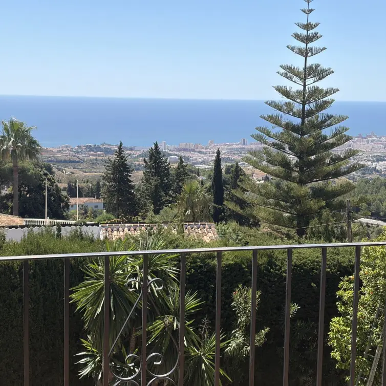 Продажа  отдельно стоящей виллы в Mijas