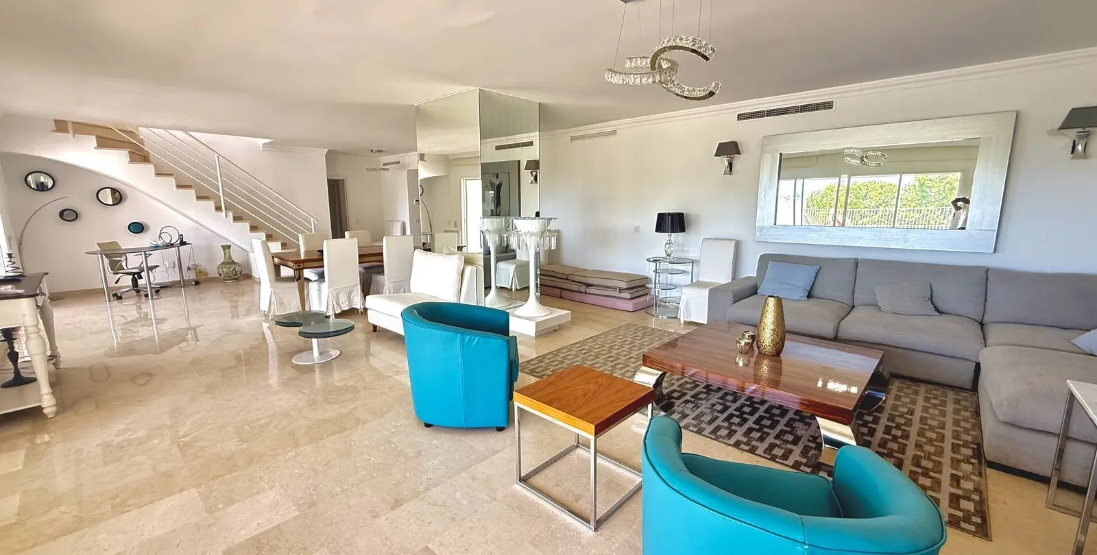 Sale of penthouse in The Golden Mile 2