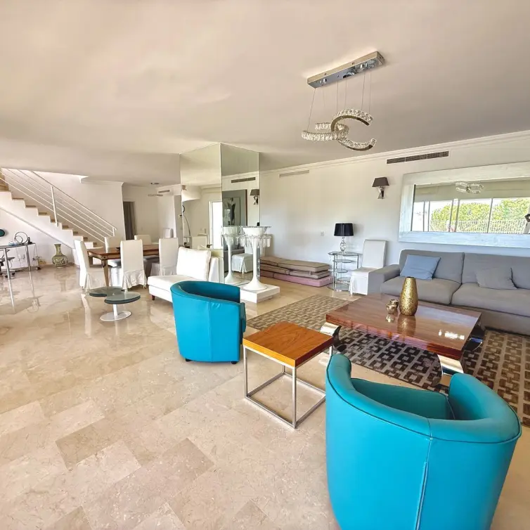 Sale of penthouse in The Golden Mile