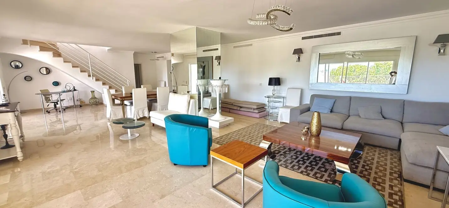 Sale of penthouse in The Golden Mile 1