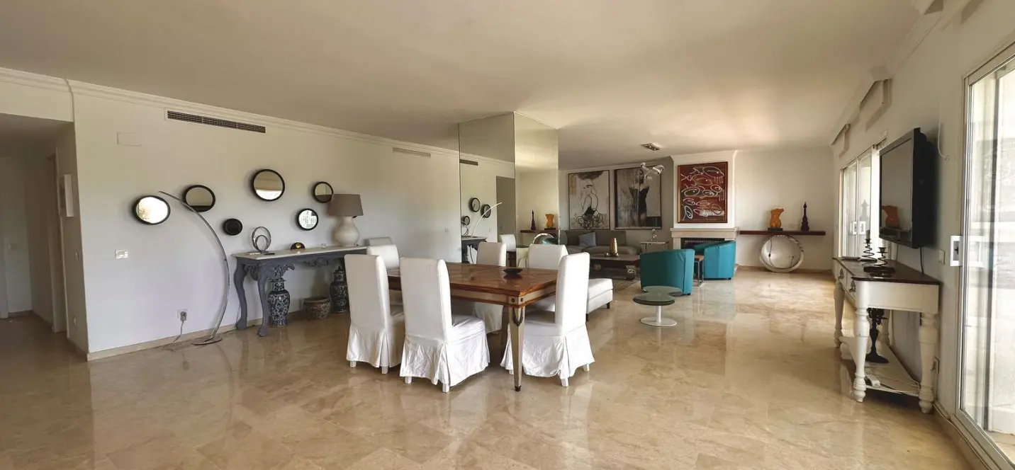 Sale of penthouse in The Golden Mile 2