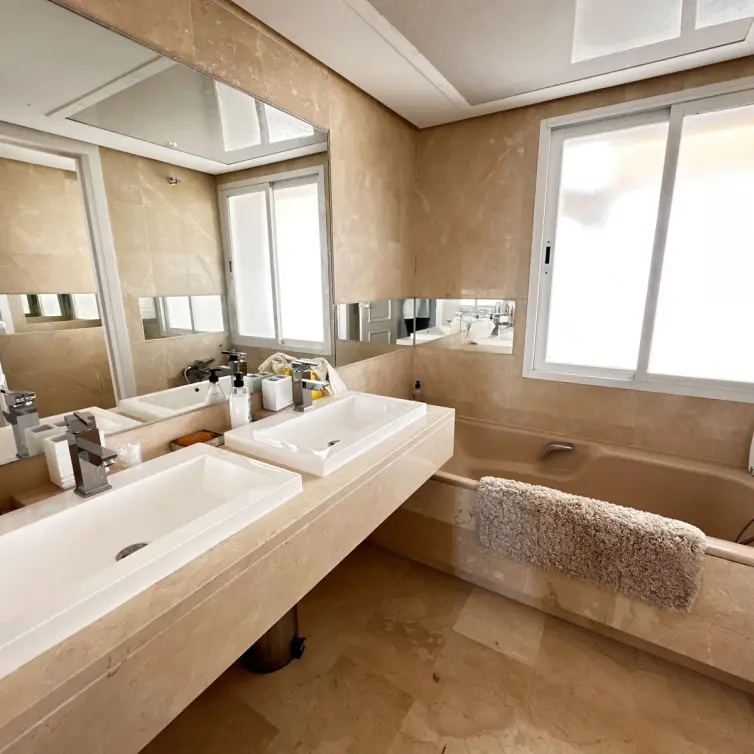 Sale of penthouse in The Golden Mile