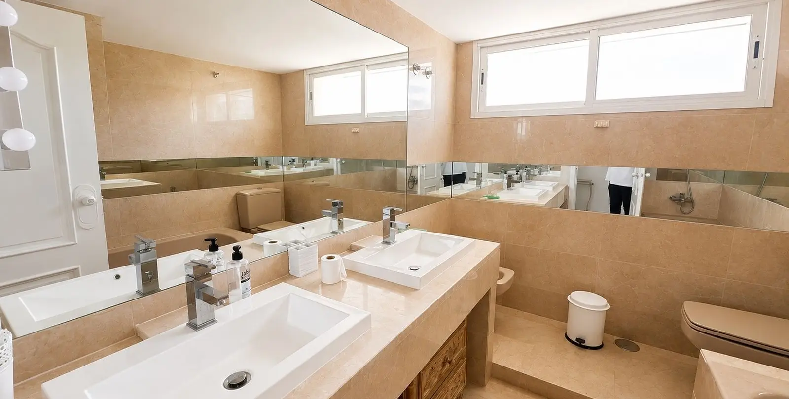 Sale of penthouse in The Golden Mile 8