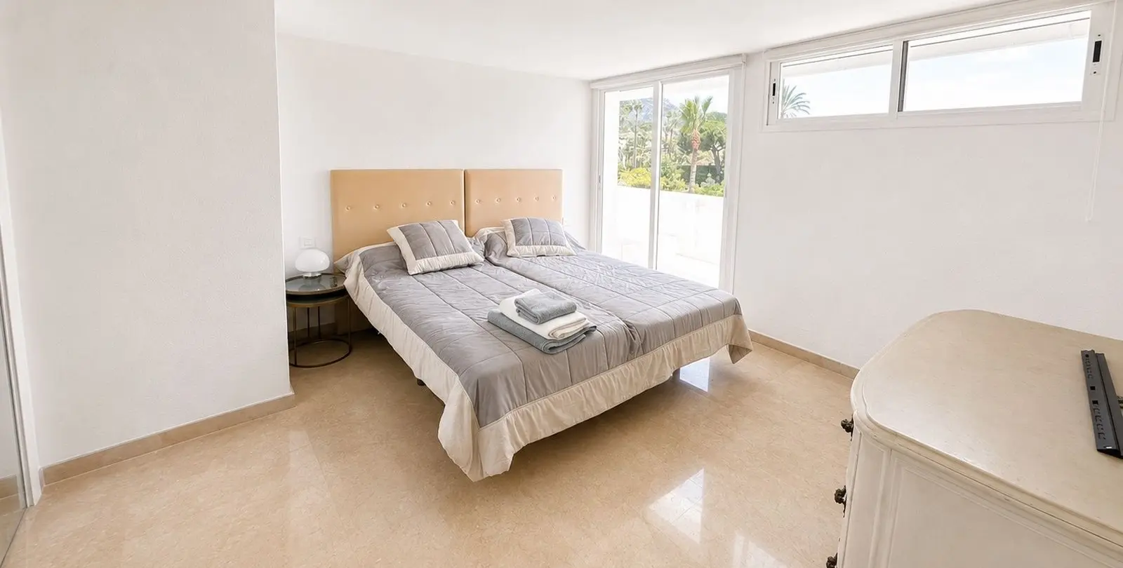 Sale of penthouse in The Golden Mile 10