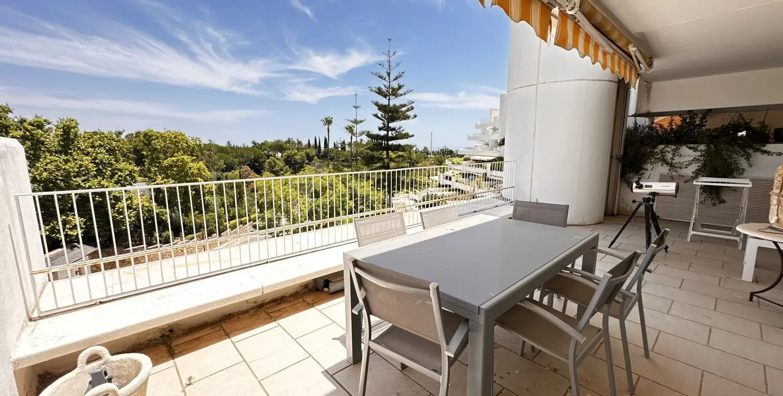 Sale of penthouse in The Golden Mile 13
