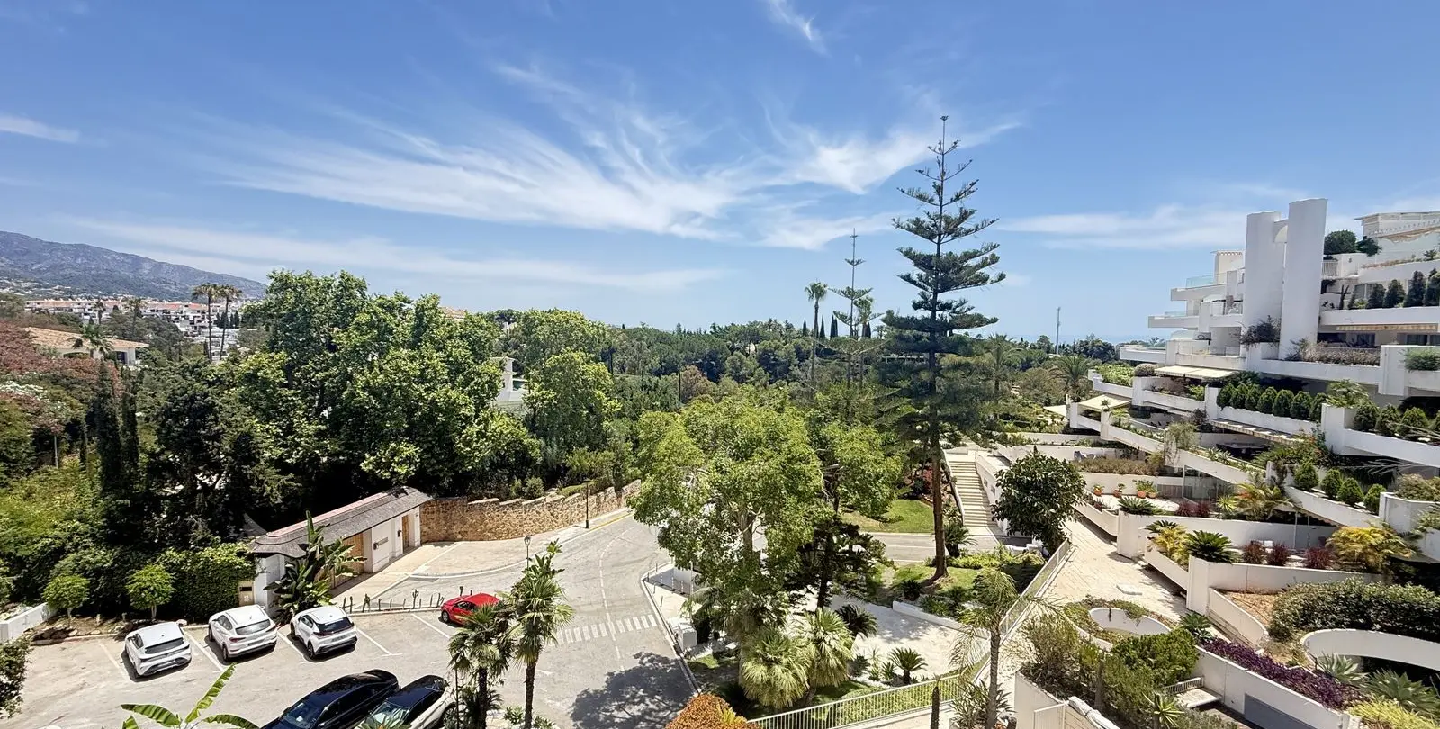 Sale of penthouse in The Golden Mile 16
