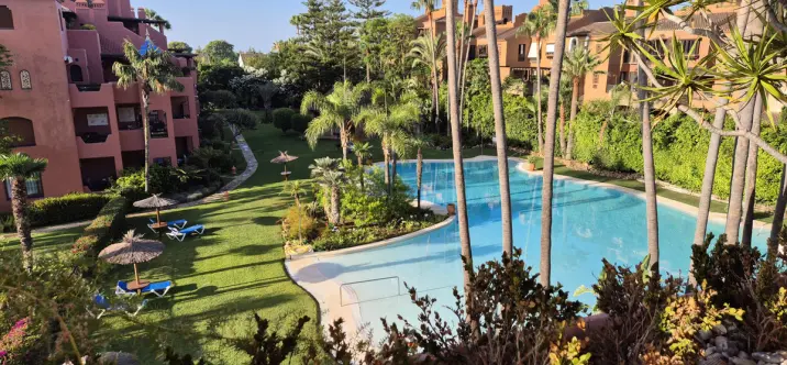 Продажа двухуровневого пентхауса в Estepona 0