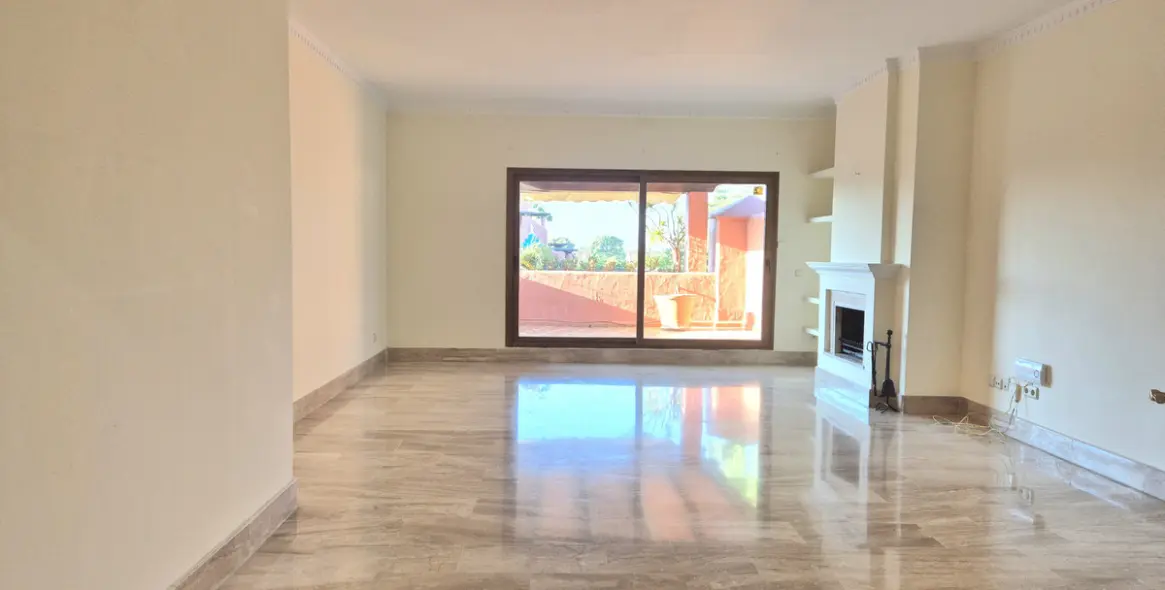 Продажа двухуровневого пентхауса в Estepona 4