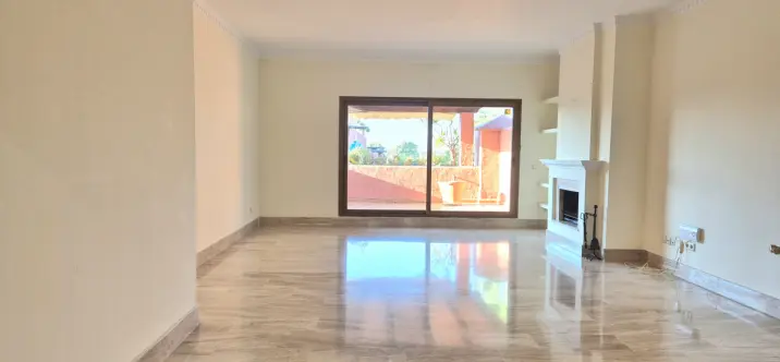 Продажа двухуровневого пентхауса в Estepona 3