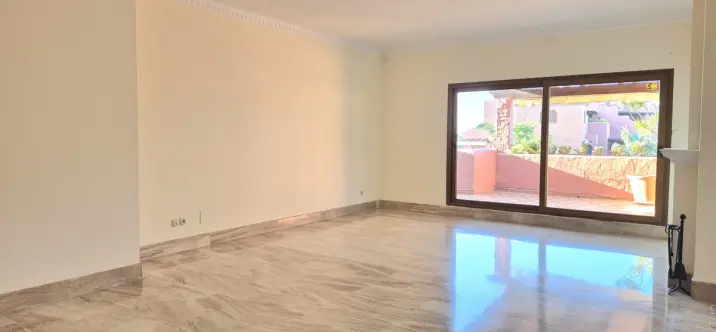 Продажа двухуровневого пентхауса в Estepona 4