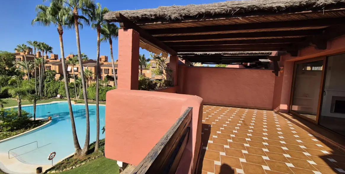 Продажа двухуровневого пентхауса в Estepona 9